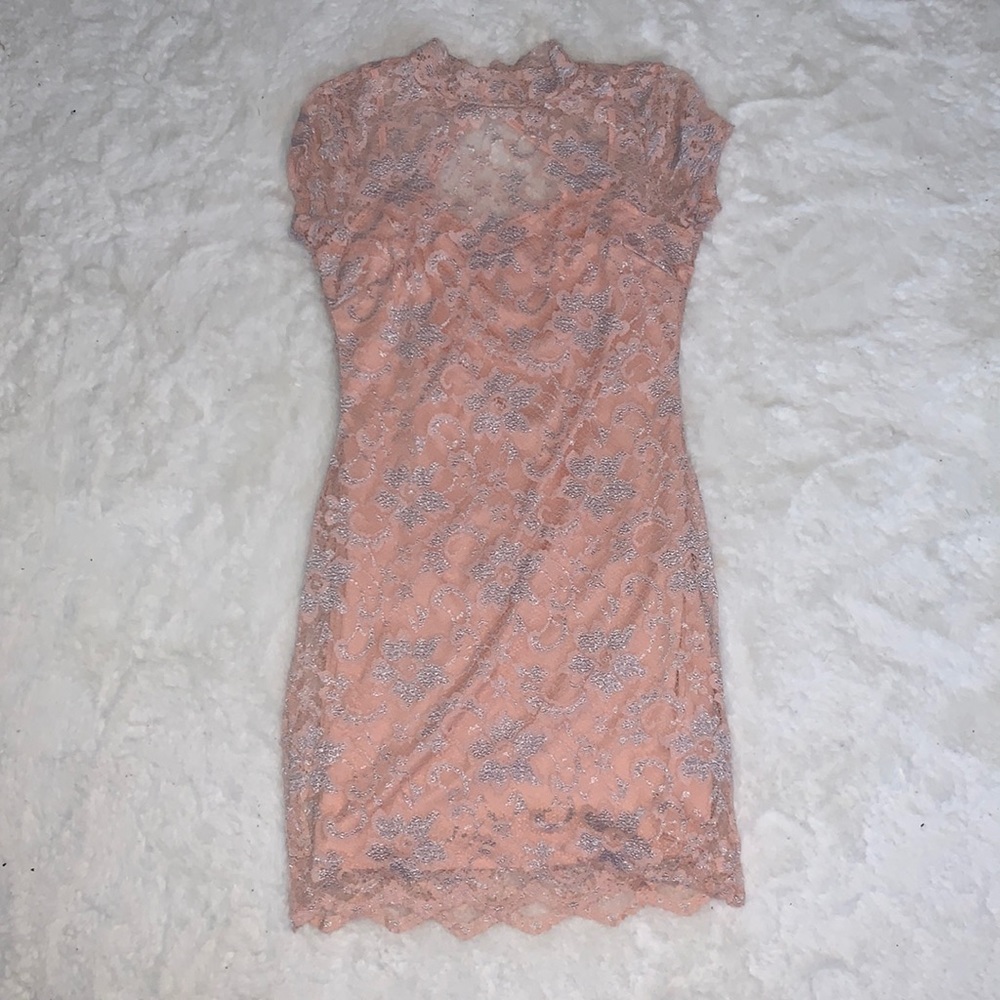3/$25 Peach colored lace dress, key hole back